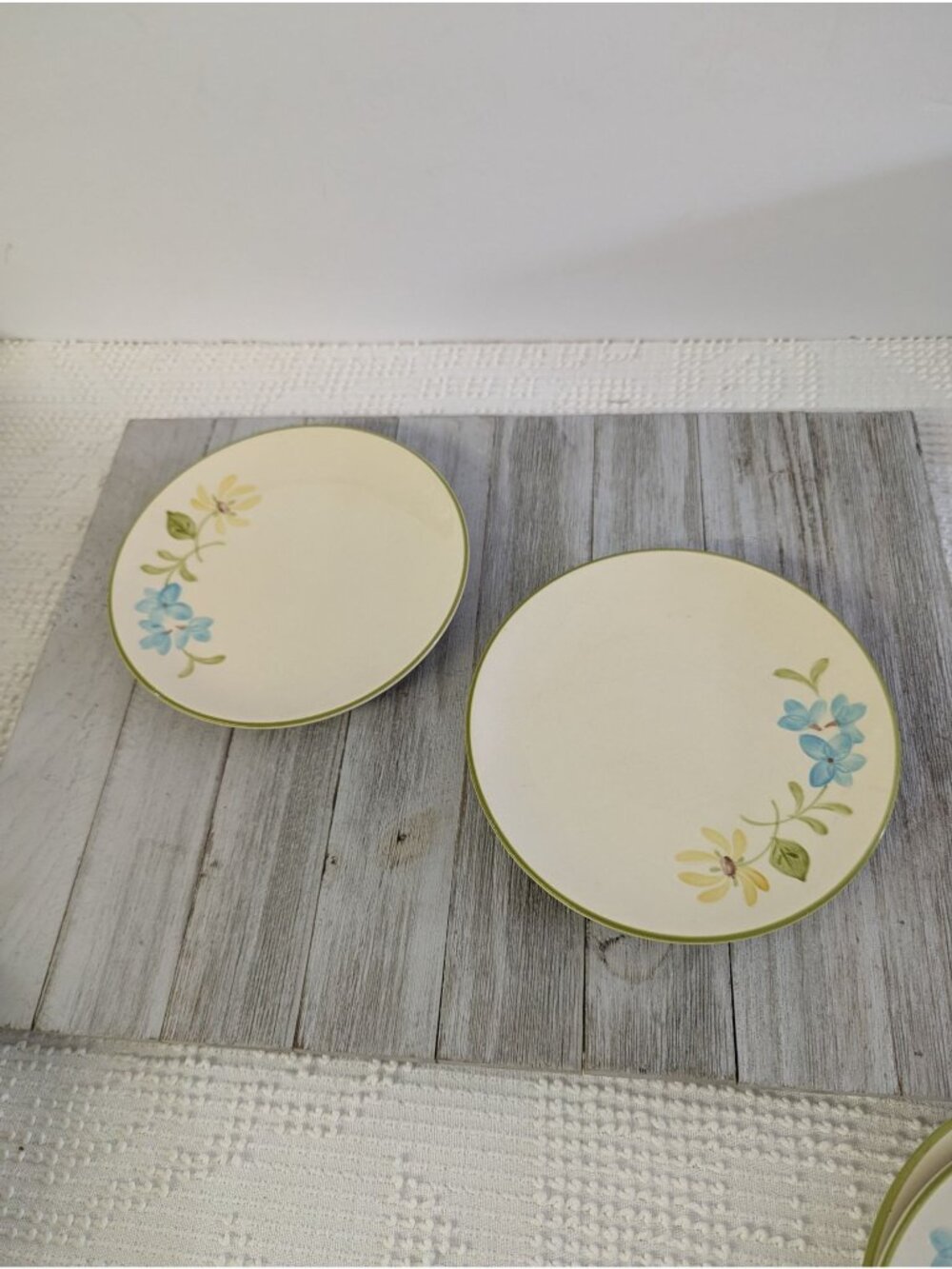 Vintage Franciscan DAISY Set of 2 Dessert Bread Plates 6 1/2" Good